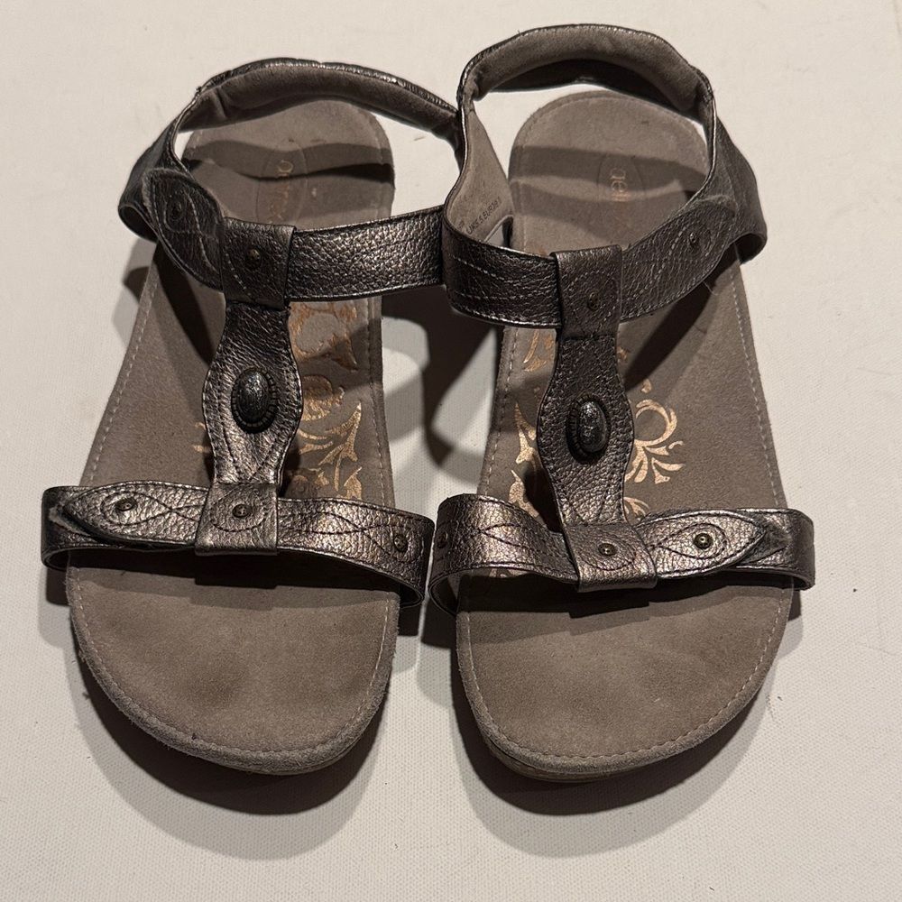 Aetrex Metallic Gray T‑Strap Sandals